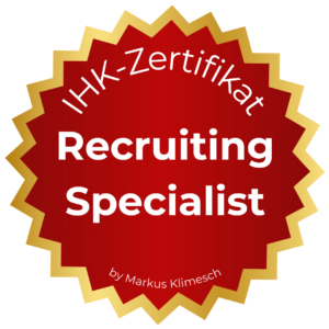 Maximieren Sie Ihre Chancen im HR-Bereich mit dem praxisnahen IHK-Zertifikatslehrgang "Recruiting Specialist". Erlernen Sie modernes Recruiting, stärken Sie Ihr Personalmarketing und bleiben Sie durch aktuelle Trends wie Künstliche Intelligenz wettbewerbsfähig. Profitieren Sie von anerkannten Zertifikaten und erweitern Sie Ihr berufliches Netzwerk.